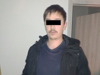 Пьяный хулиган разбил дверь в подъезде. Видео охрана Челябинск Варяг ЧОП ГБР