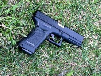 В ЖК Ньютон пьяный челябинец с пистолетом приставал к детям охрана Челябинск Варяг ЧОП ГБР