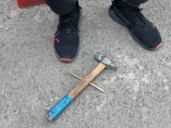 Пьяный челябинец размахивал молотком в магазине охрана Челябинск Варяг ЧОП ГБР