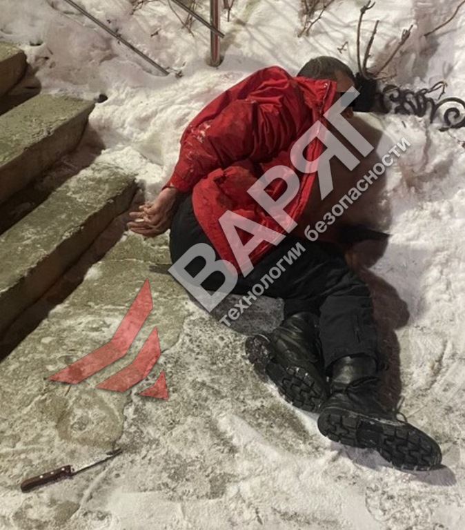 02-09.jpeg Пьяный челябинец с ножом ломал двери общежития ЧелГУ охрана Челябинск Варяг ЧОП ГБР