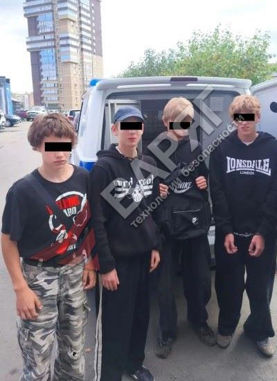 1 23.08.jpg В ТРК Космос задержаны подростки с крадеными вещами охрана Челябинск Варяг ЧОП ГБР