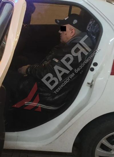 В Челябинске мужчина с пистолетом ограбил алкомаркет.jpg В Челябинске мужчина с пистолетом ограбил алкомаркет охрана Челябинск Варяг ЧОП ГБР